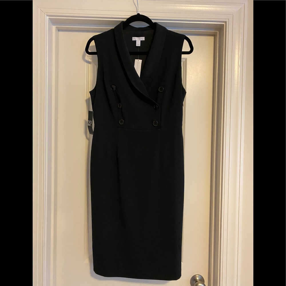 Black sleeveless dress